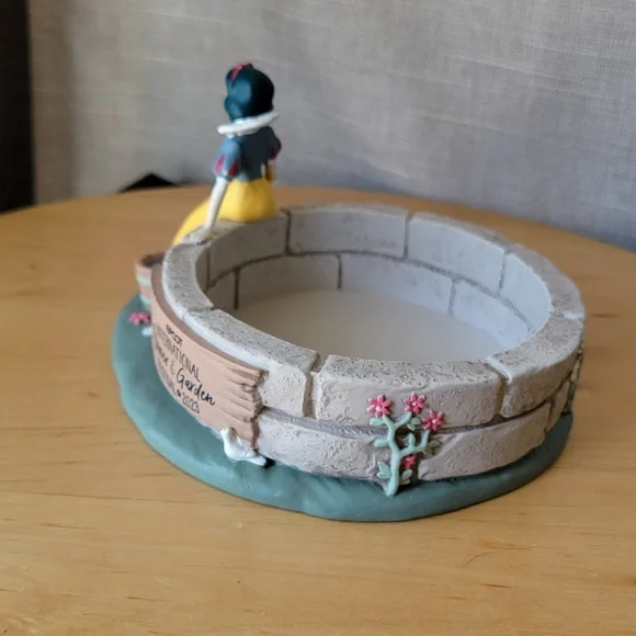 NWT Disney Parks 2023 Epcot Flower Garden Festival Snow White Succulent Planter - Picture 4 of 16